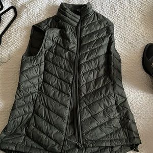 Mountain warehouse dark green vest